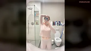 One selfie I send my bf vs two selfie I send to my step brother..) ))