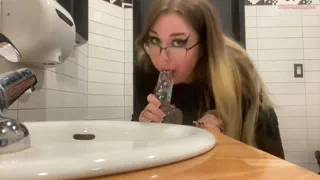 Always take your dildo with you. Never know when you need it 🤭